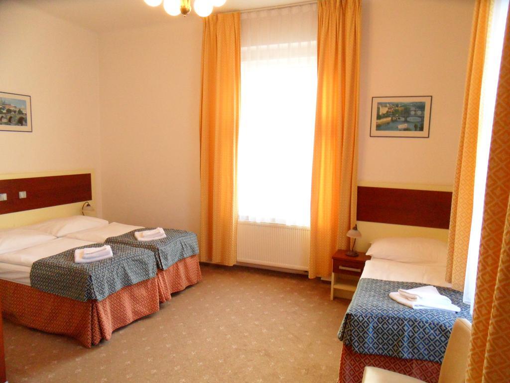 Hotel Atos Прага Номер фото